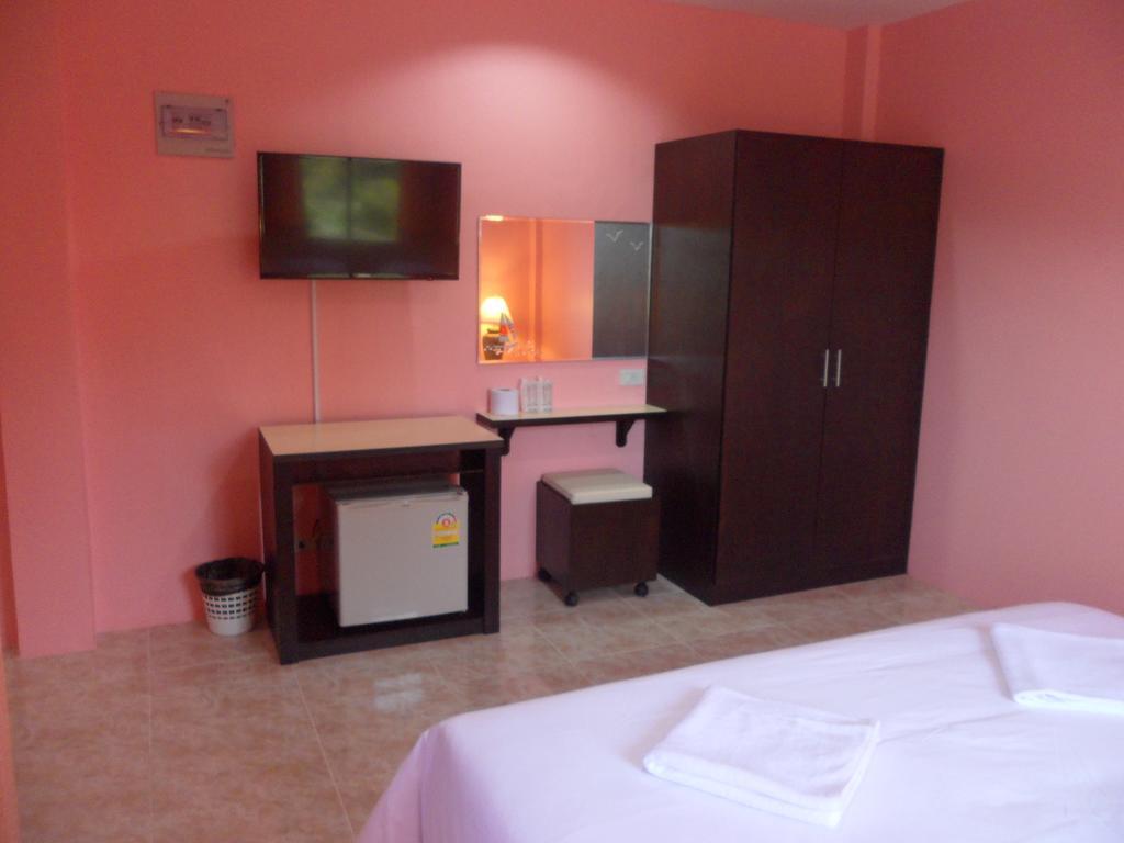 Pranee Mansion Airport Apartment Ban Bo Han Стая снимка