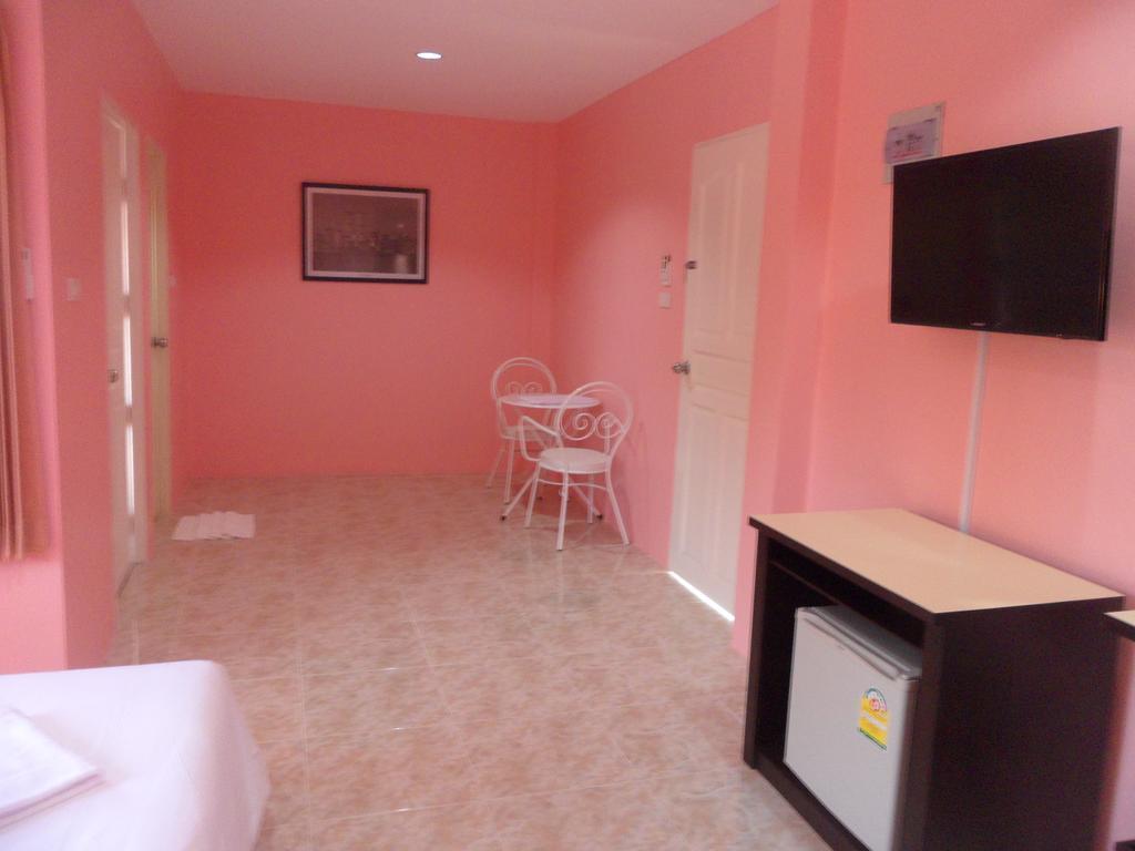 Pranee Mansion Airport Apartment Ban Bo Han Стая снимка