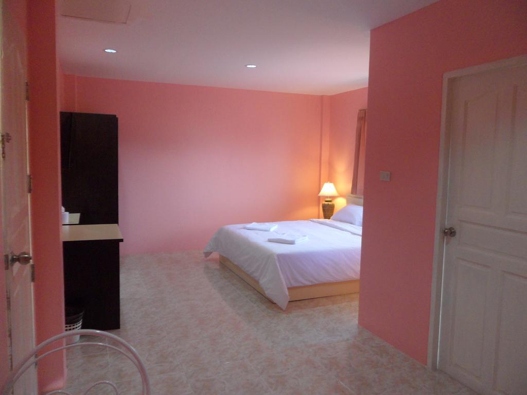 Pranee Mansion Airport Apartment Ban Bo Han Стая снимка