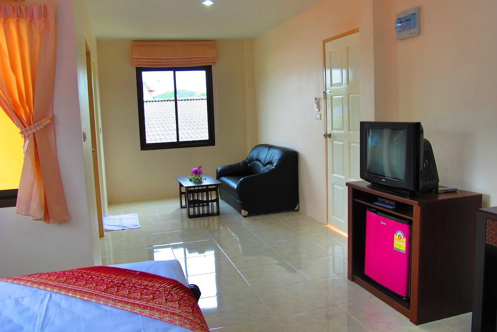 Pranee Mansion Airport Apartment Ban Bo Han Стая снимка